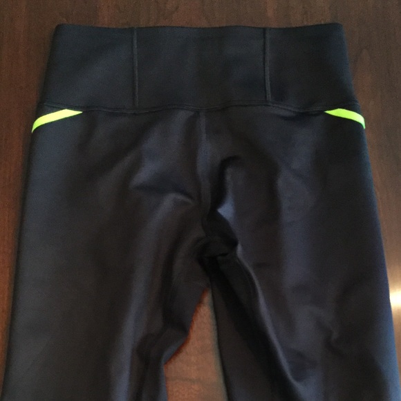 NWT Puma Powershape Dry Cell Crop Legging (S) - Picture 7 of 7